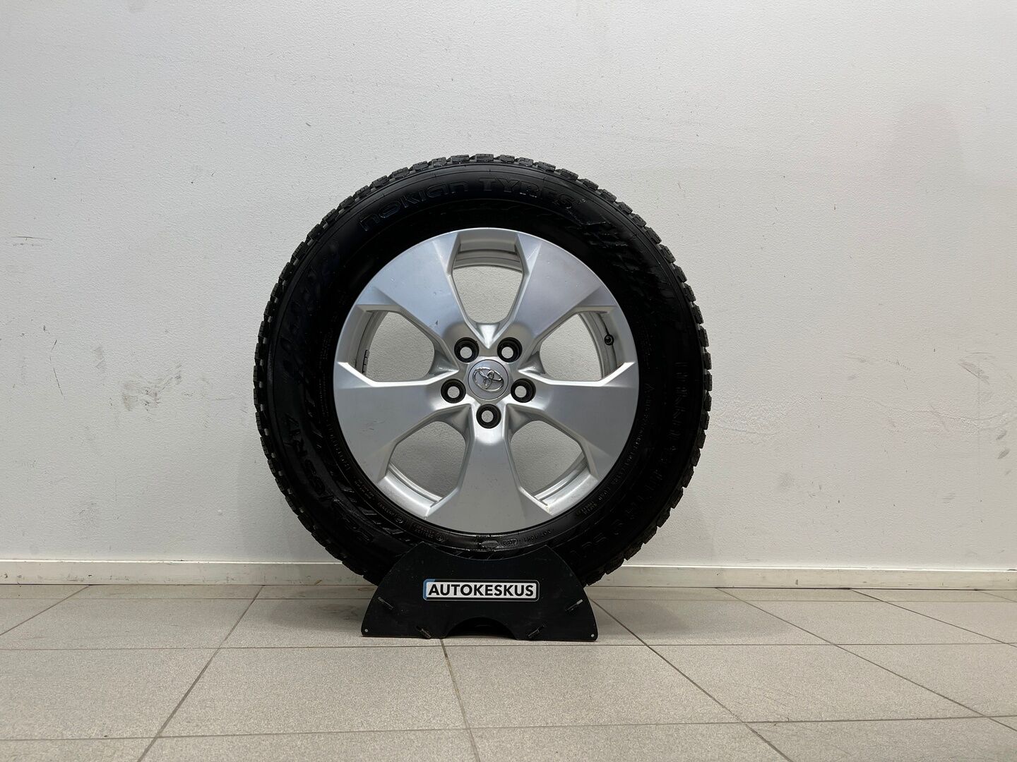 Toyota RAV4 iso kuva 35