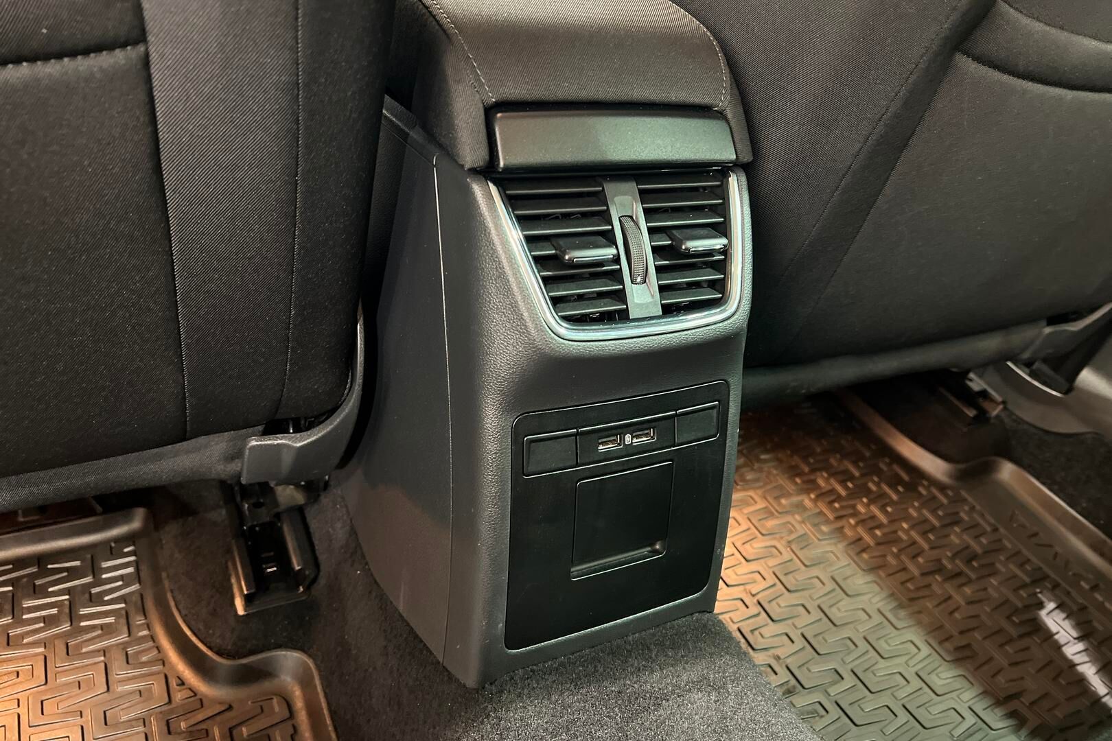 Skoda Octavia iso kuva 23