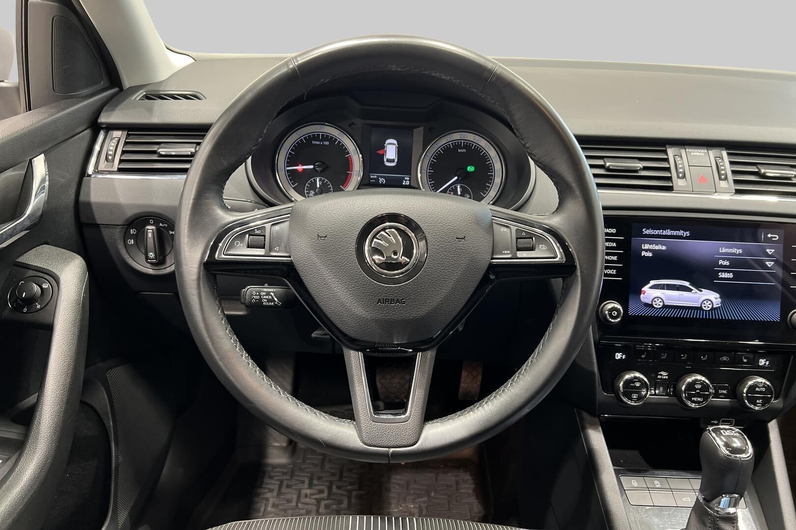 Skoda Octavia iso kuva 25