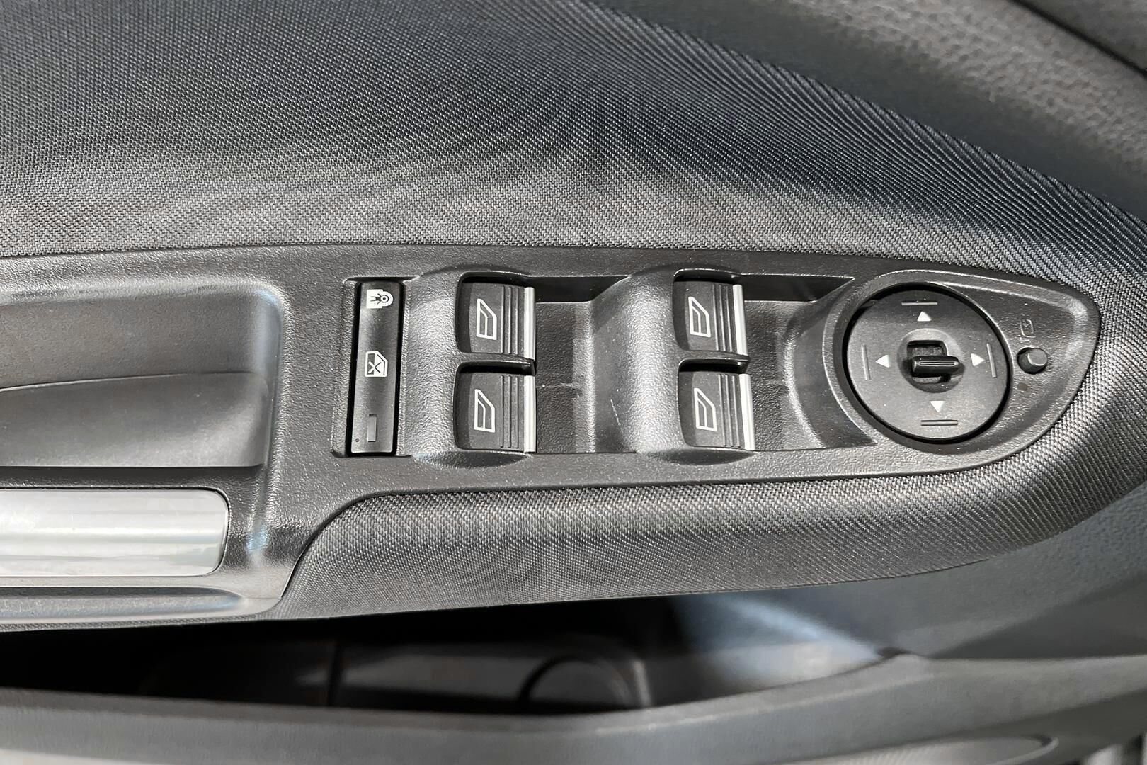 Ford Grand C-Max iso kuva 13