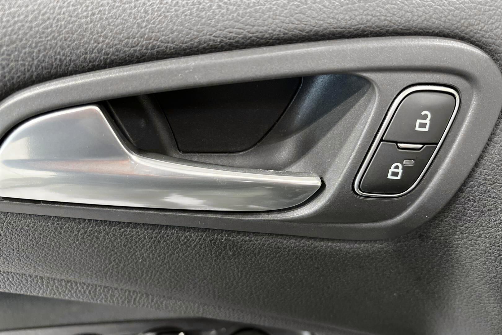 Ford Grand C-Max iso kuva 14