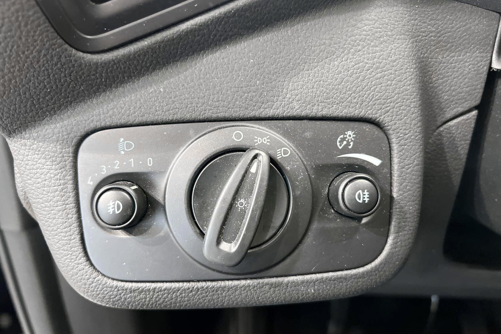 Ford Grand C-Max iso kuva 15