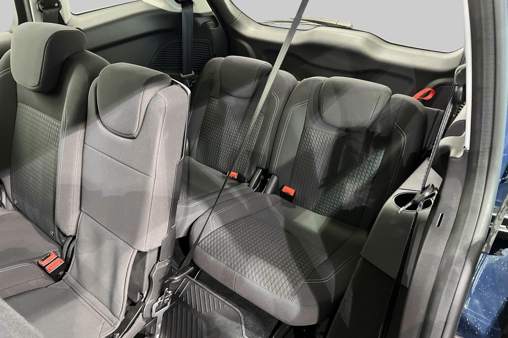 Ford Grand C-Max iso kuva 22