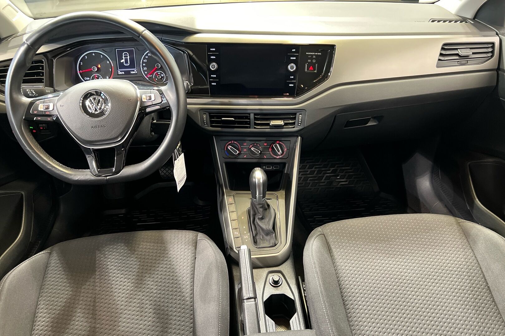 Volkswagen Polo iso kuva 12
