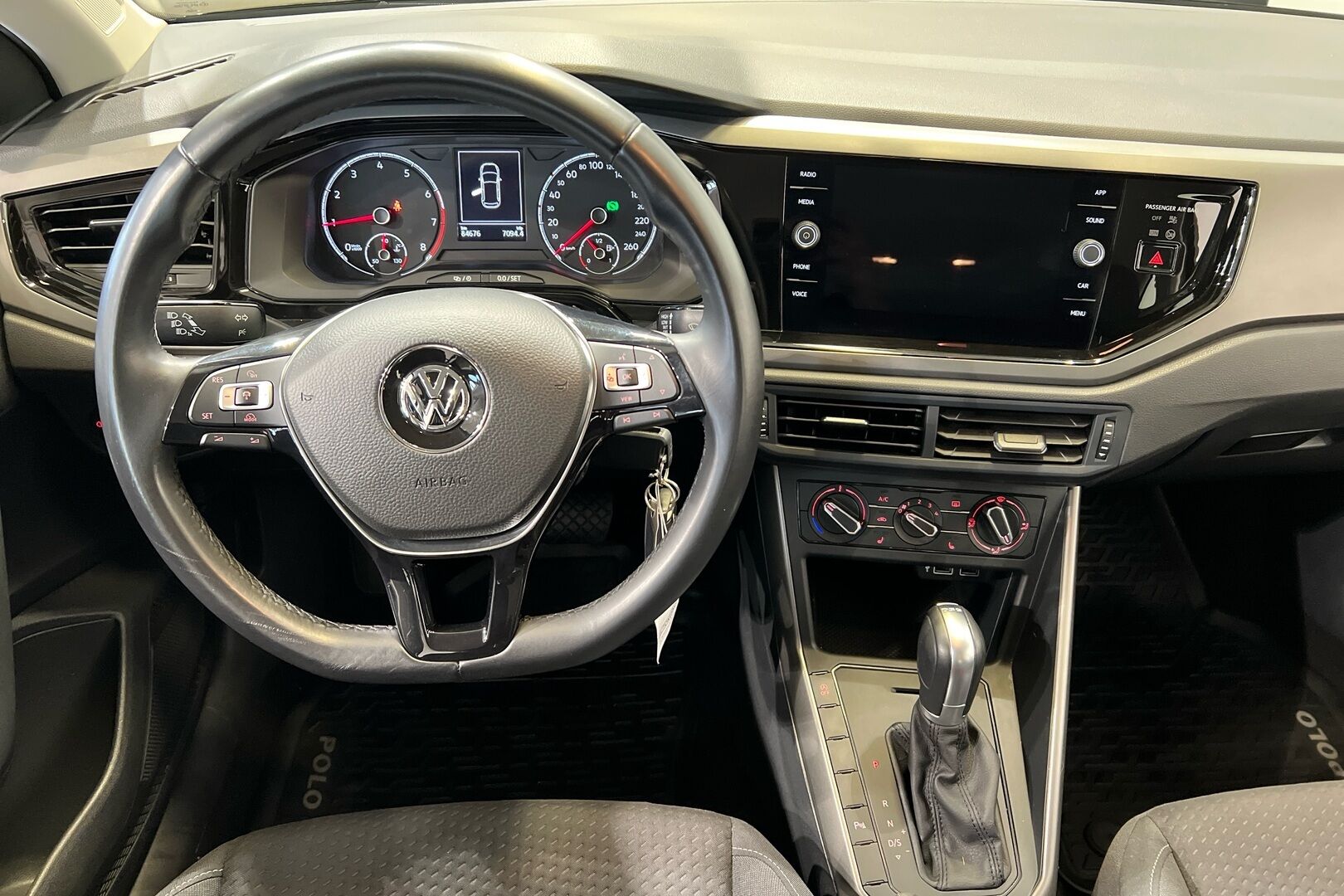 Volkswagen Polo iso kuva 13