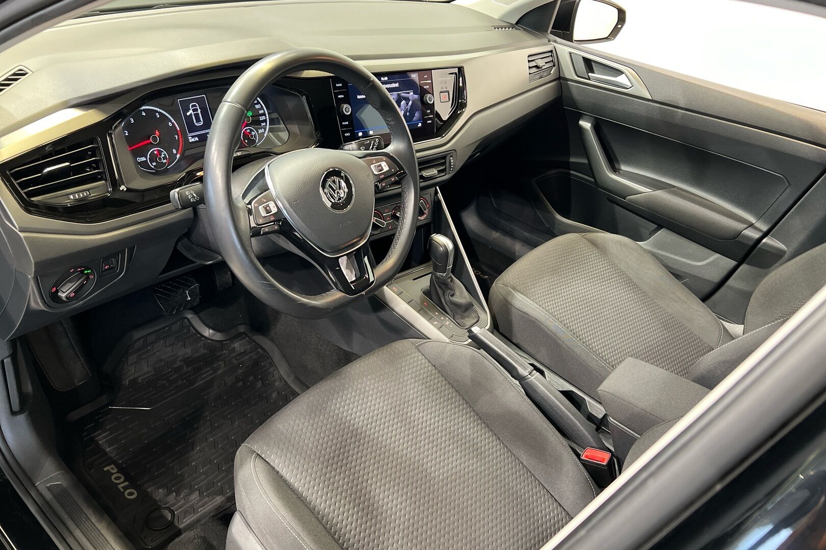 Volkswagen Polo iso kuva 6