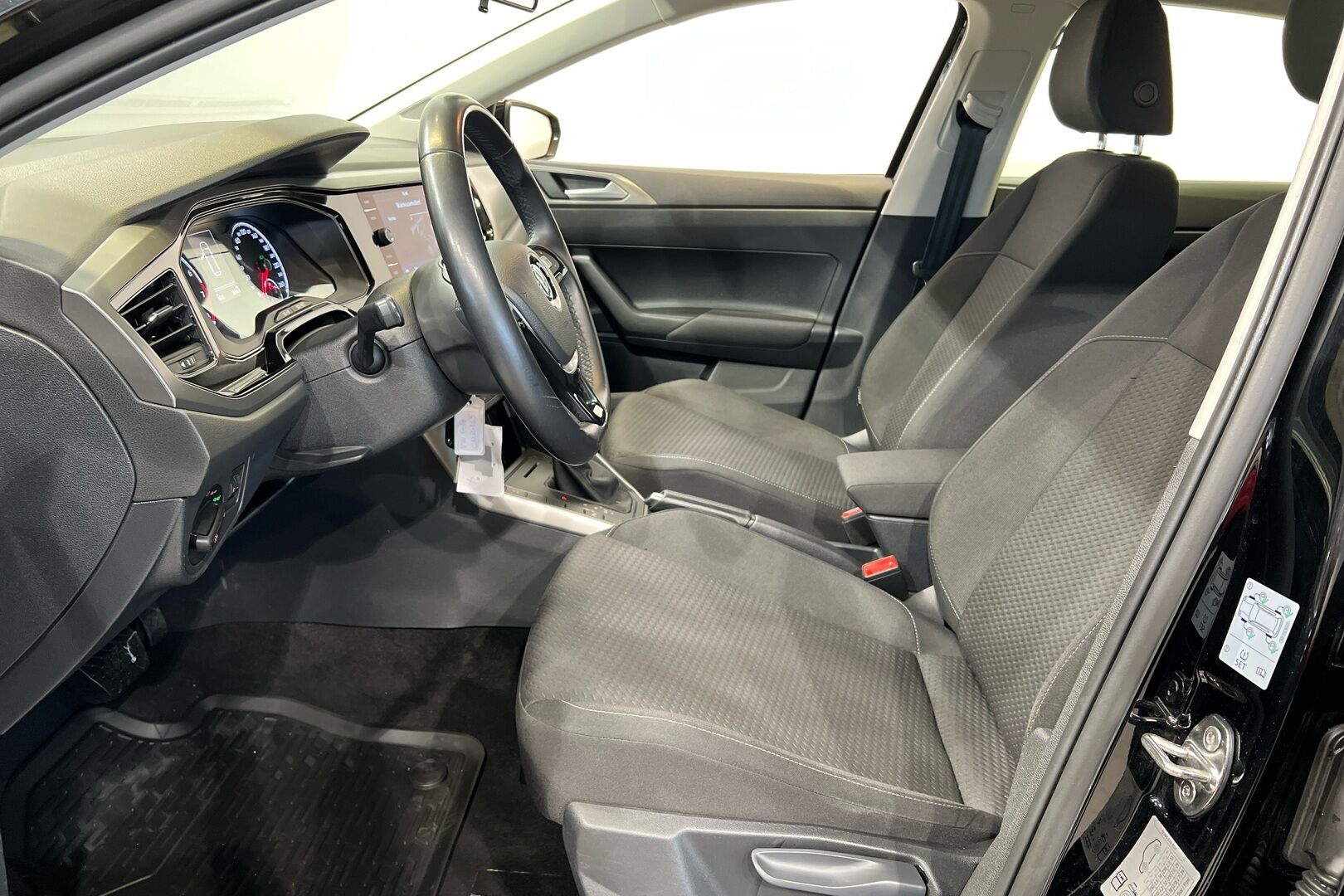 Volkswagen Polo iso kuva 7