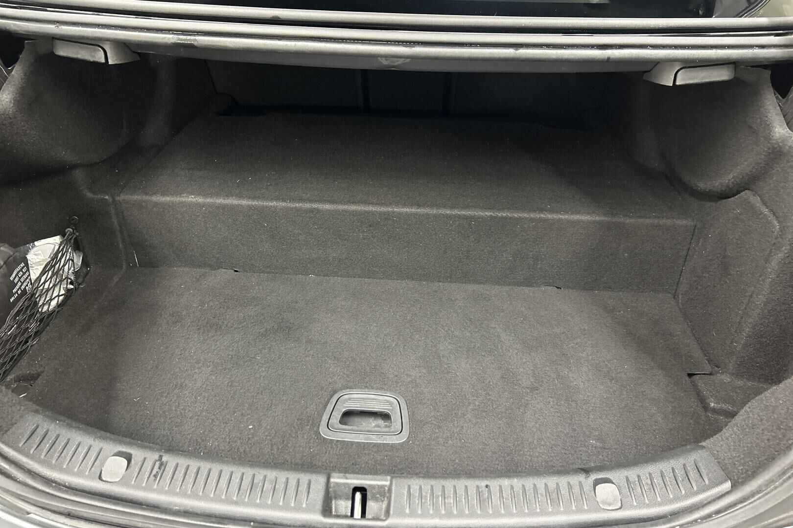 Mercedes-Benz E iso kuva 9