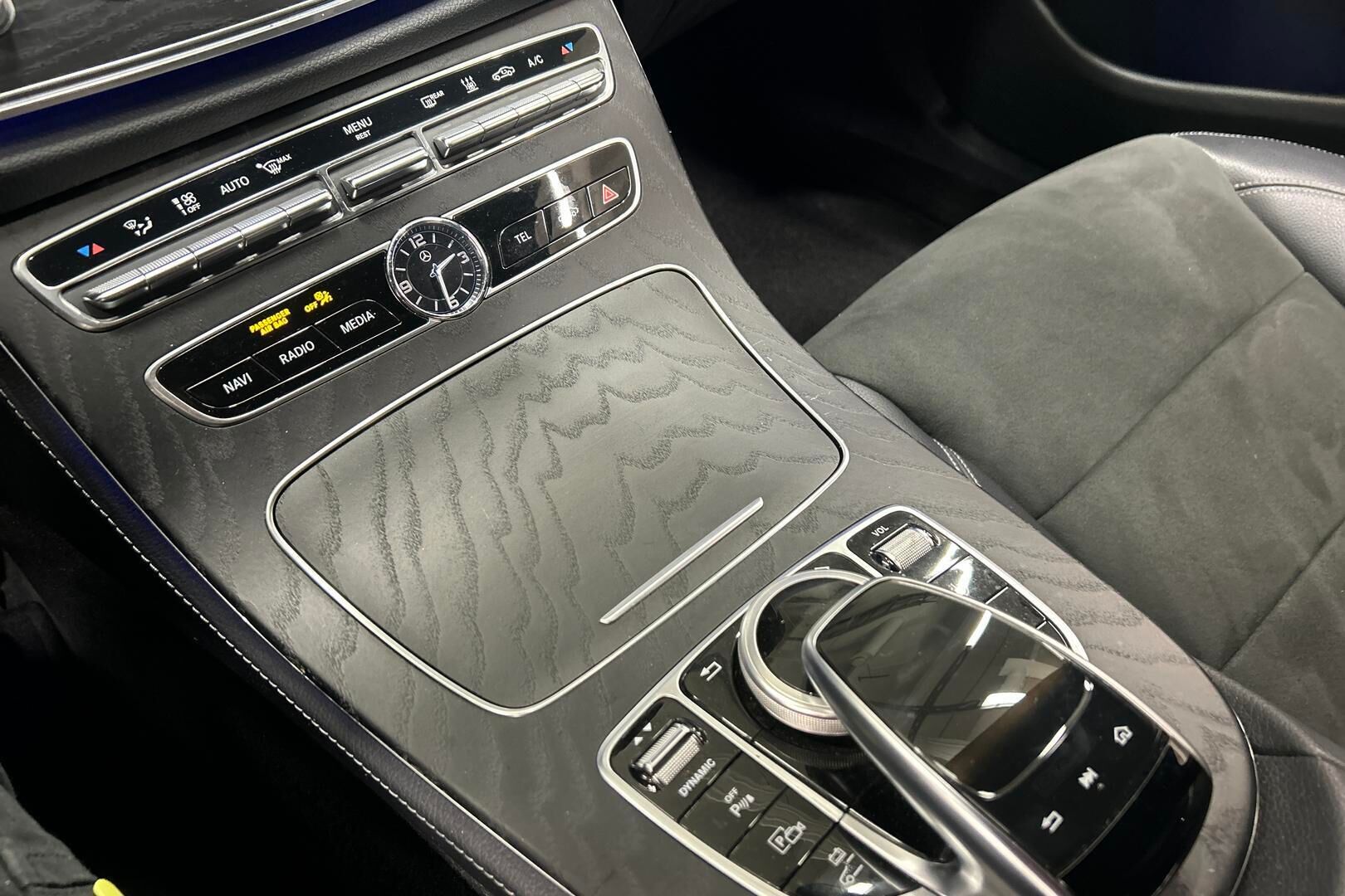 Mercedes-Benz E iso kuva 12
