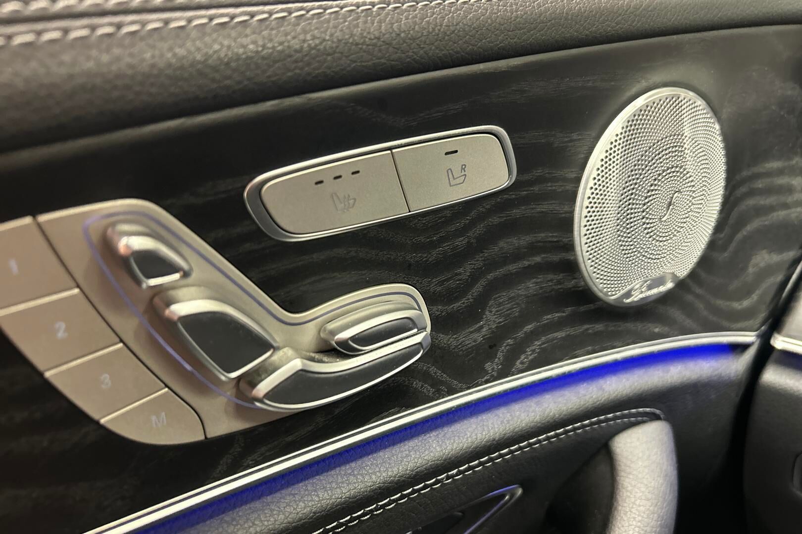 Mercedes-Benz E iso kuva 15
