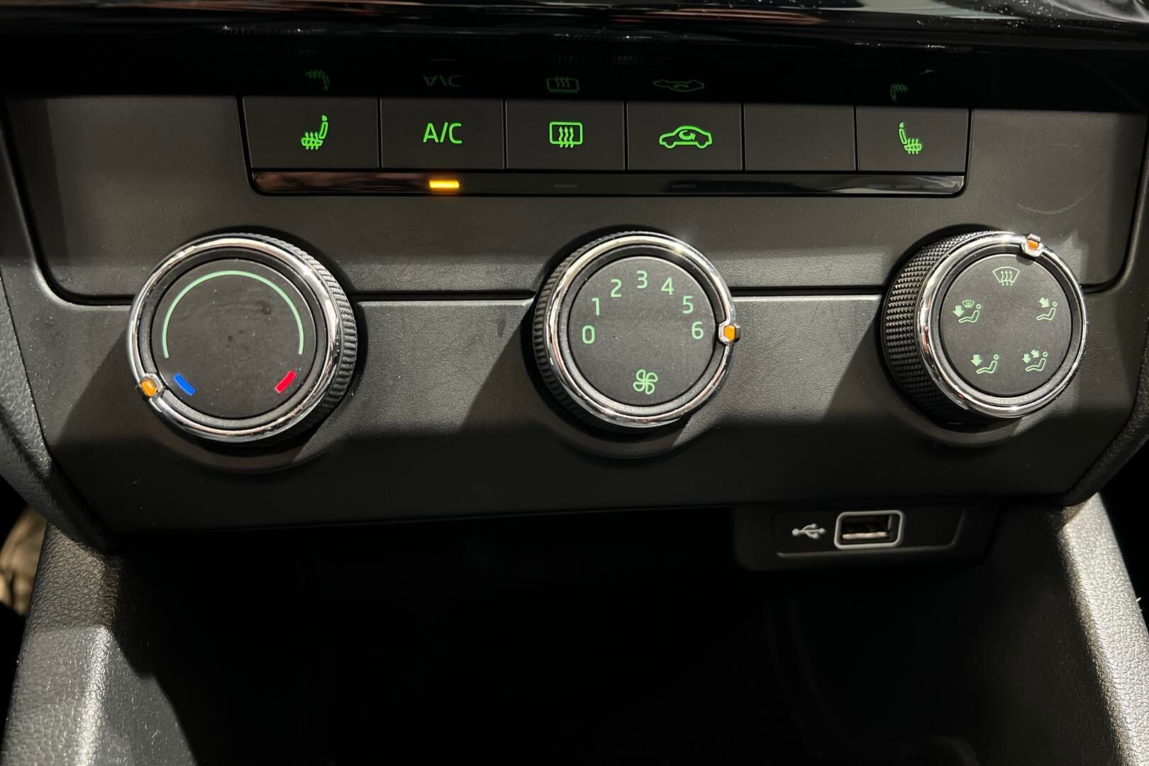Skoda Octavia iso kuva 17