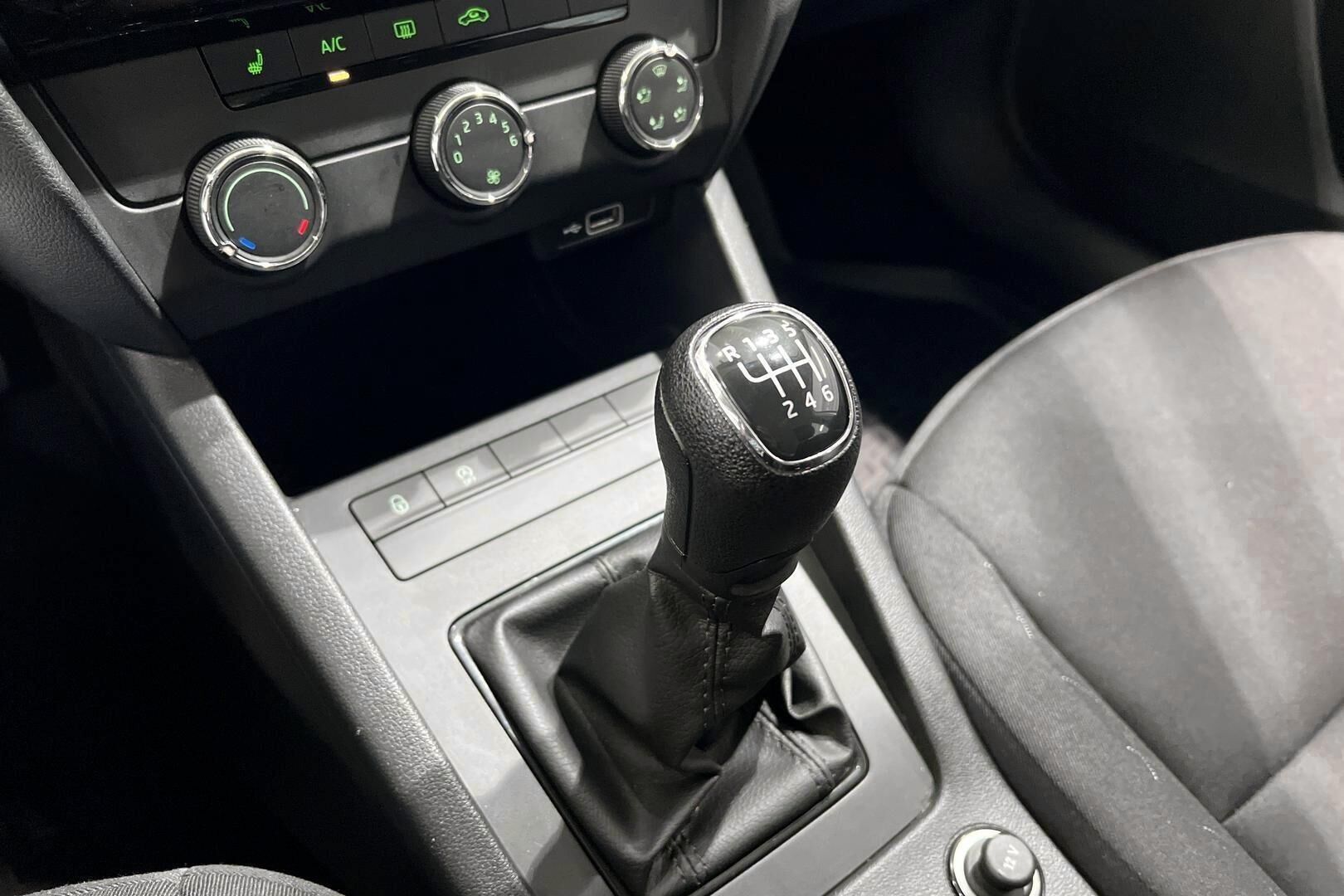 Skoda Octavia iso kuva 19