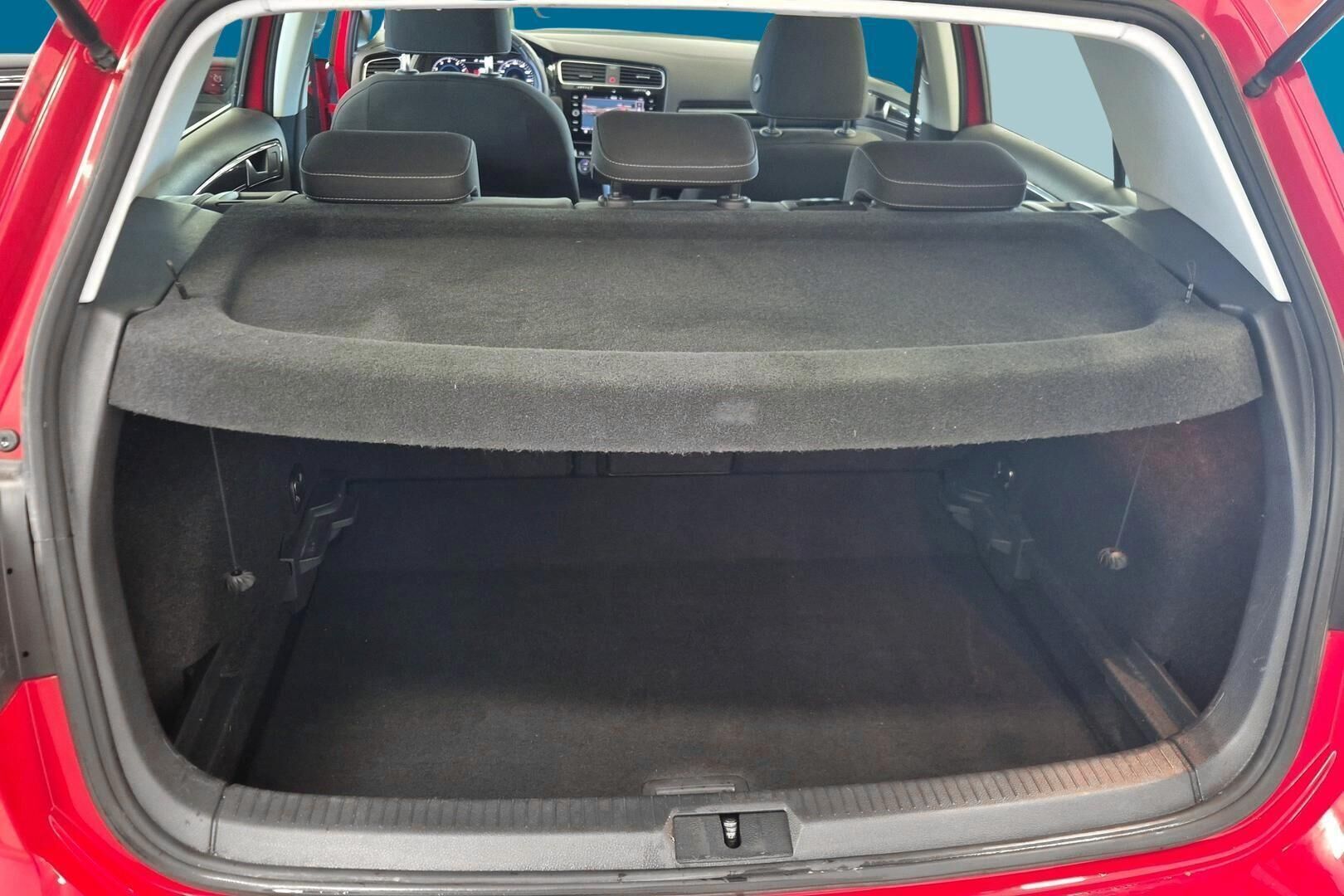 Volkswagen Golf iso kuva 12