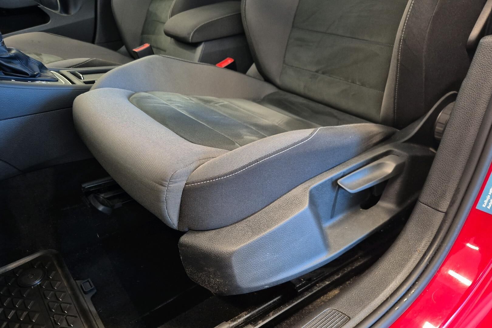 Volkswagen Golf iso kuva 22
