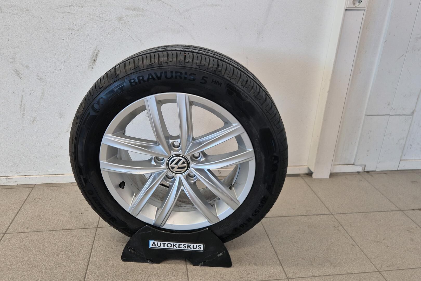 Volkswagen Golf iso kuva 23