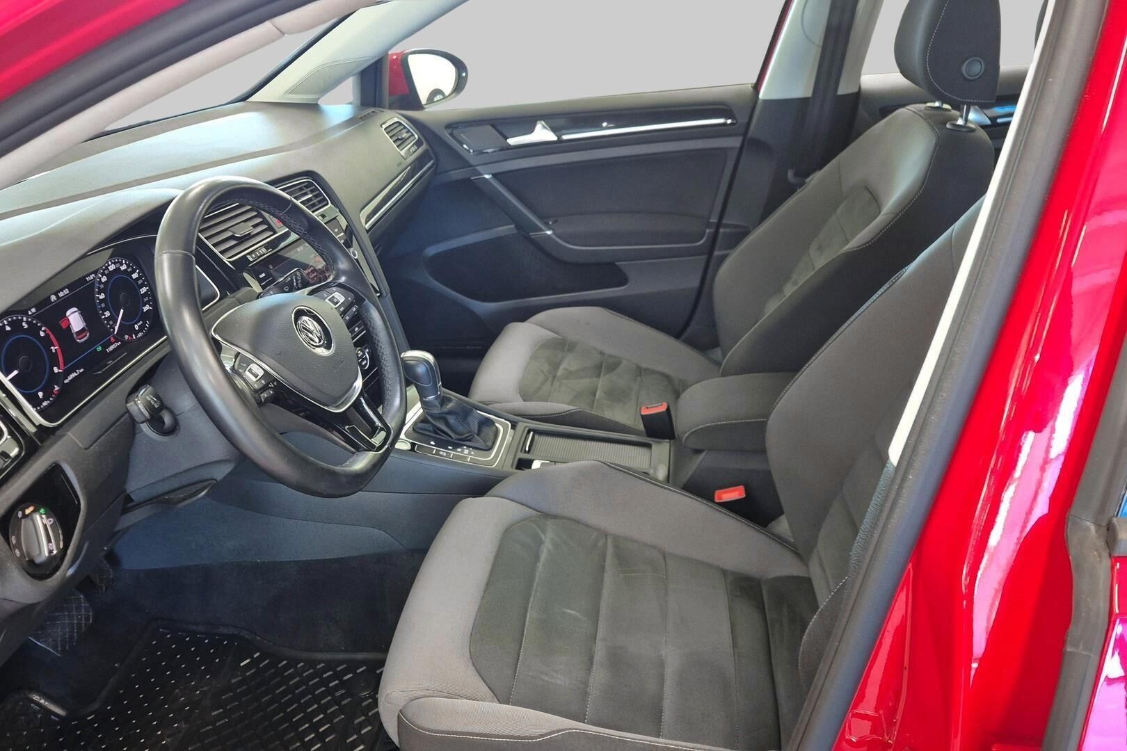 Volkswagen Golf iso kuva 9