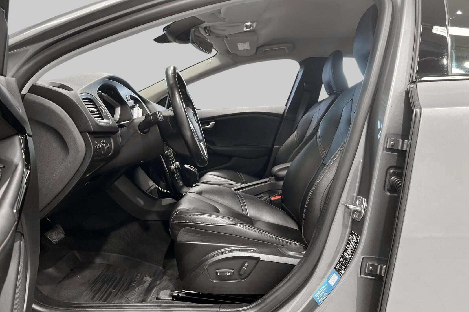Volvo V40 Cross Country iso kuva 9