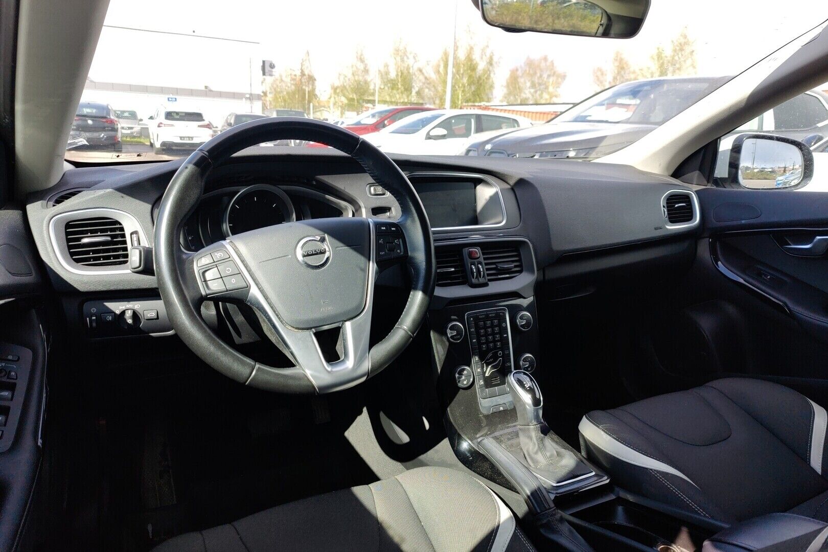 Volvo V40 iso kuva 1