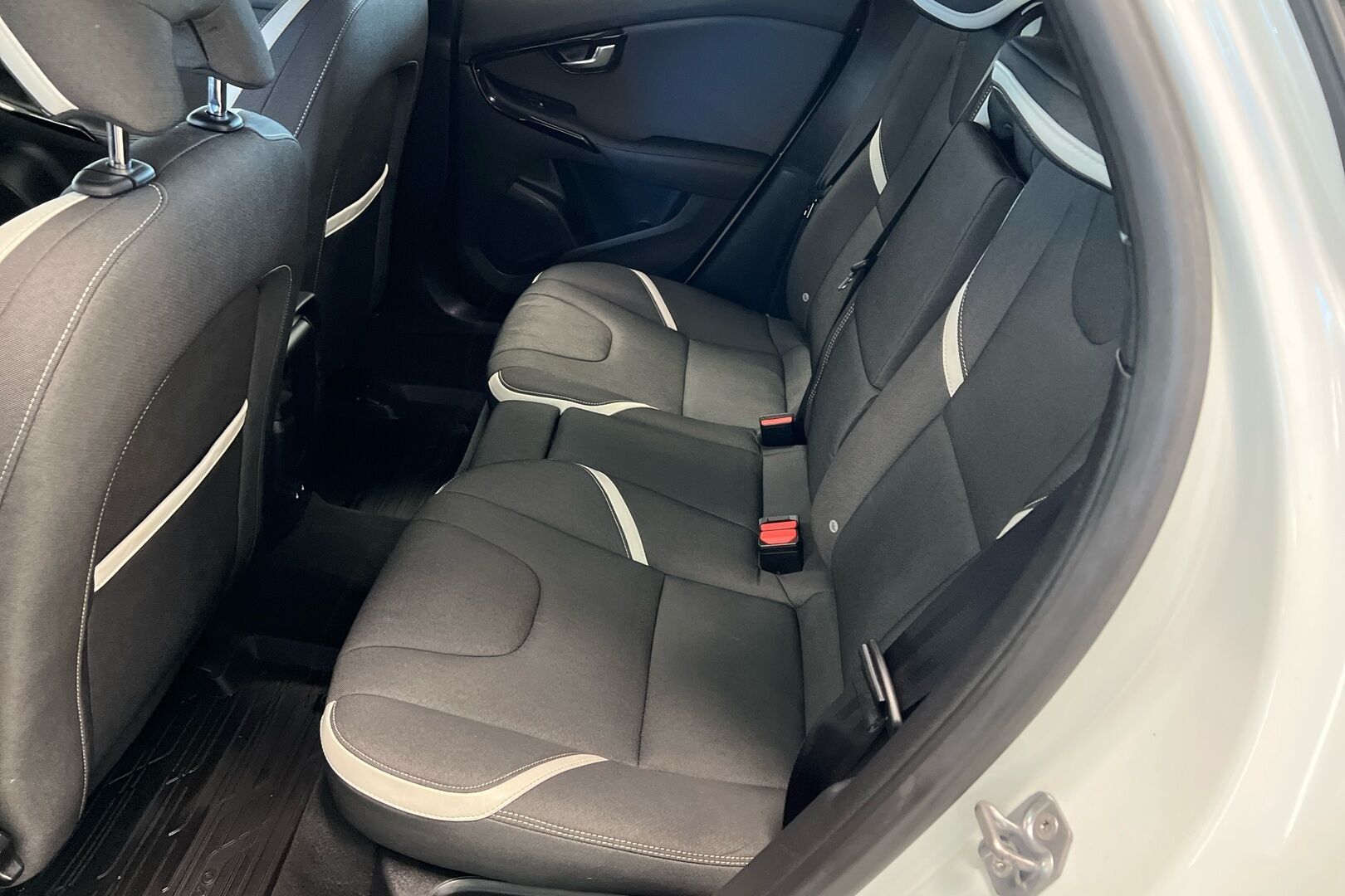 Volvo V40 iso kuva 10