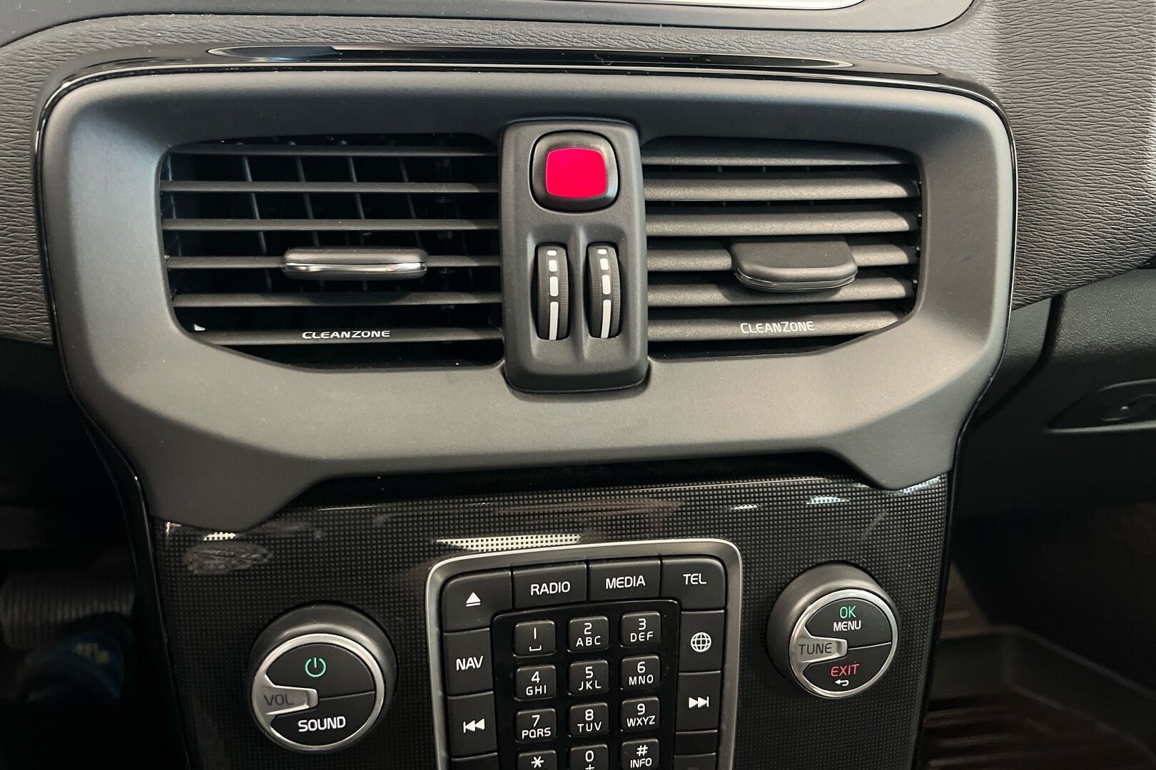 Volvo V40 iso kuva 14