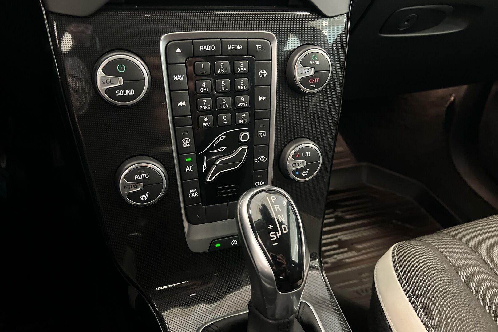 Volvo V40 iso kuva 15