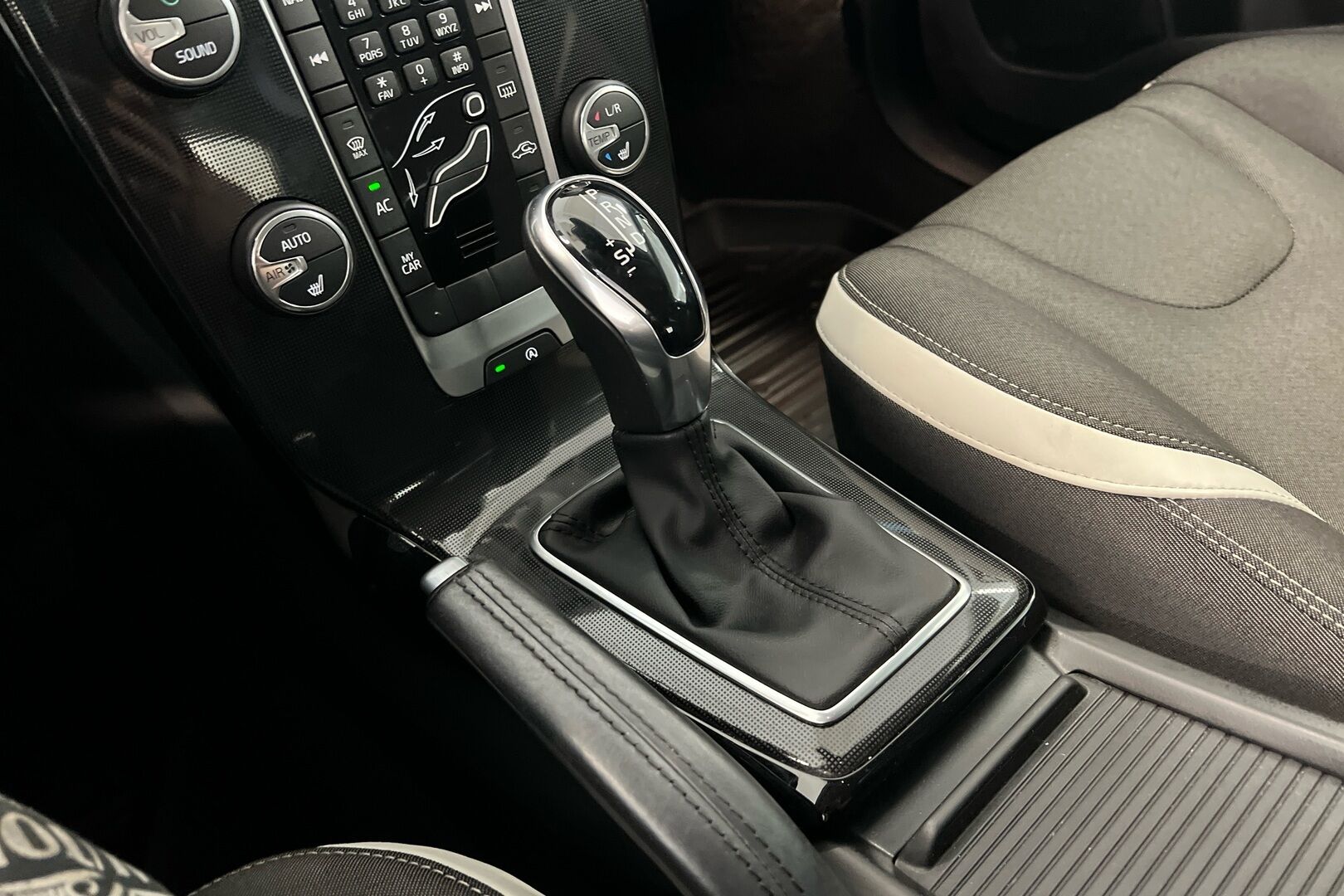 Volvo V40 iso kuva 16