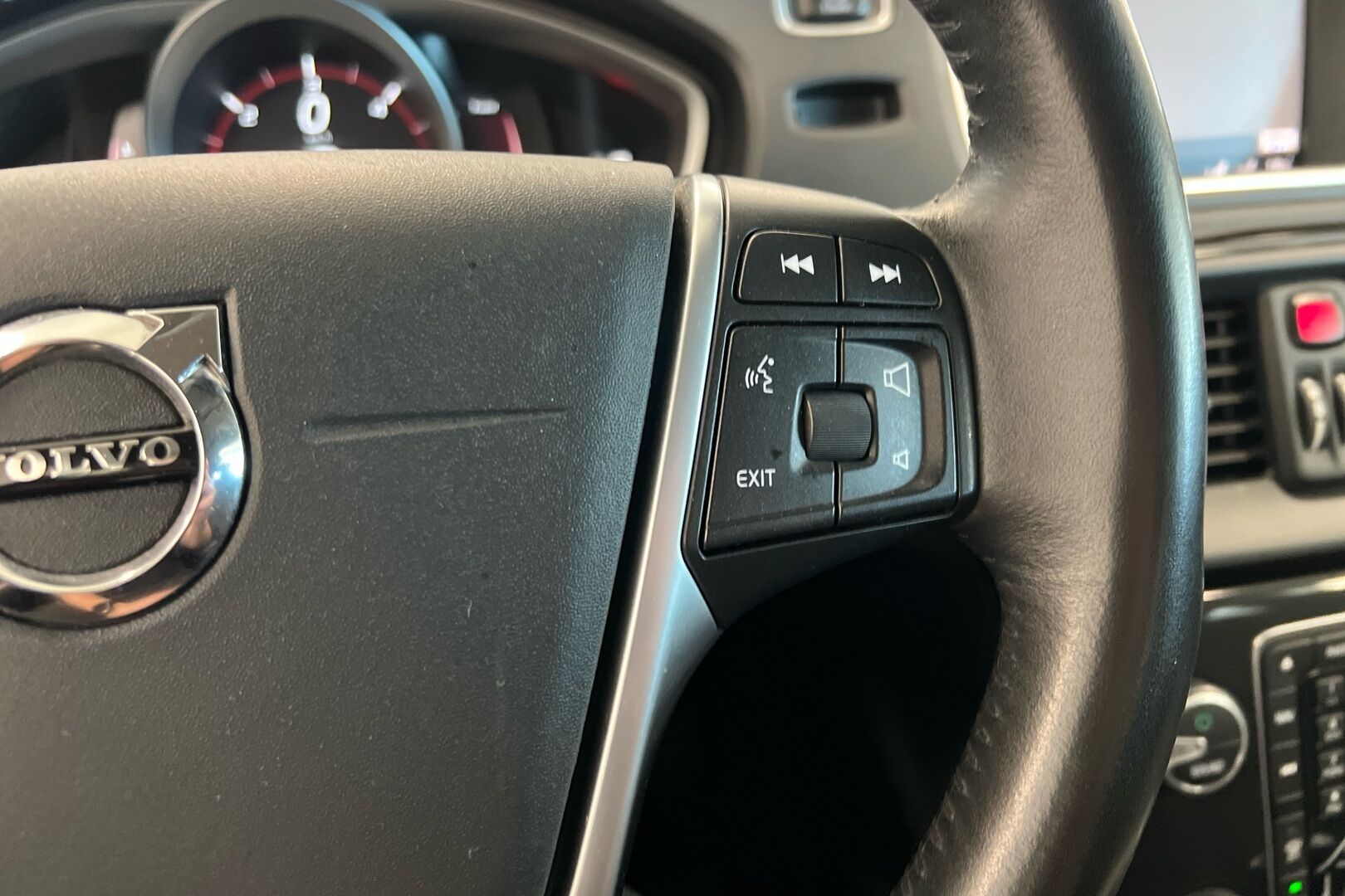 Volvo V40 iso kuva 17