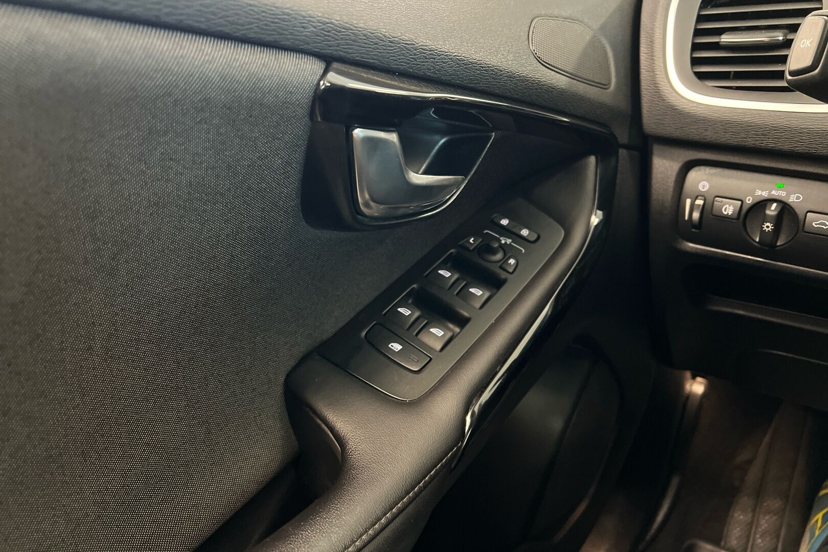 Volvo V40 iso kuva 19
