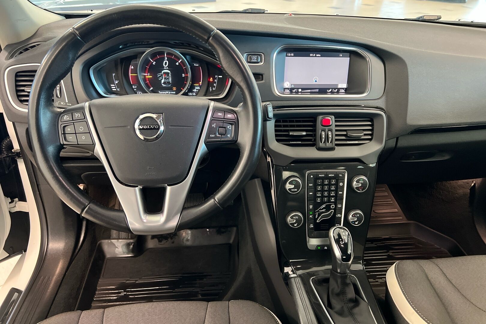 Volvo V40 iso kuva 22