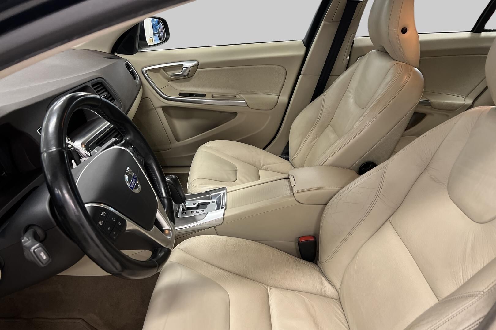 Volvo S60 iso kuva 9