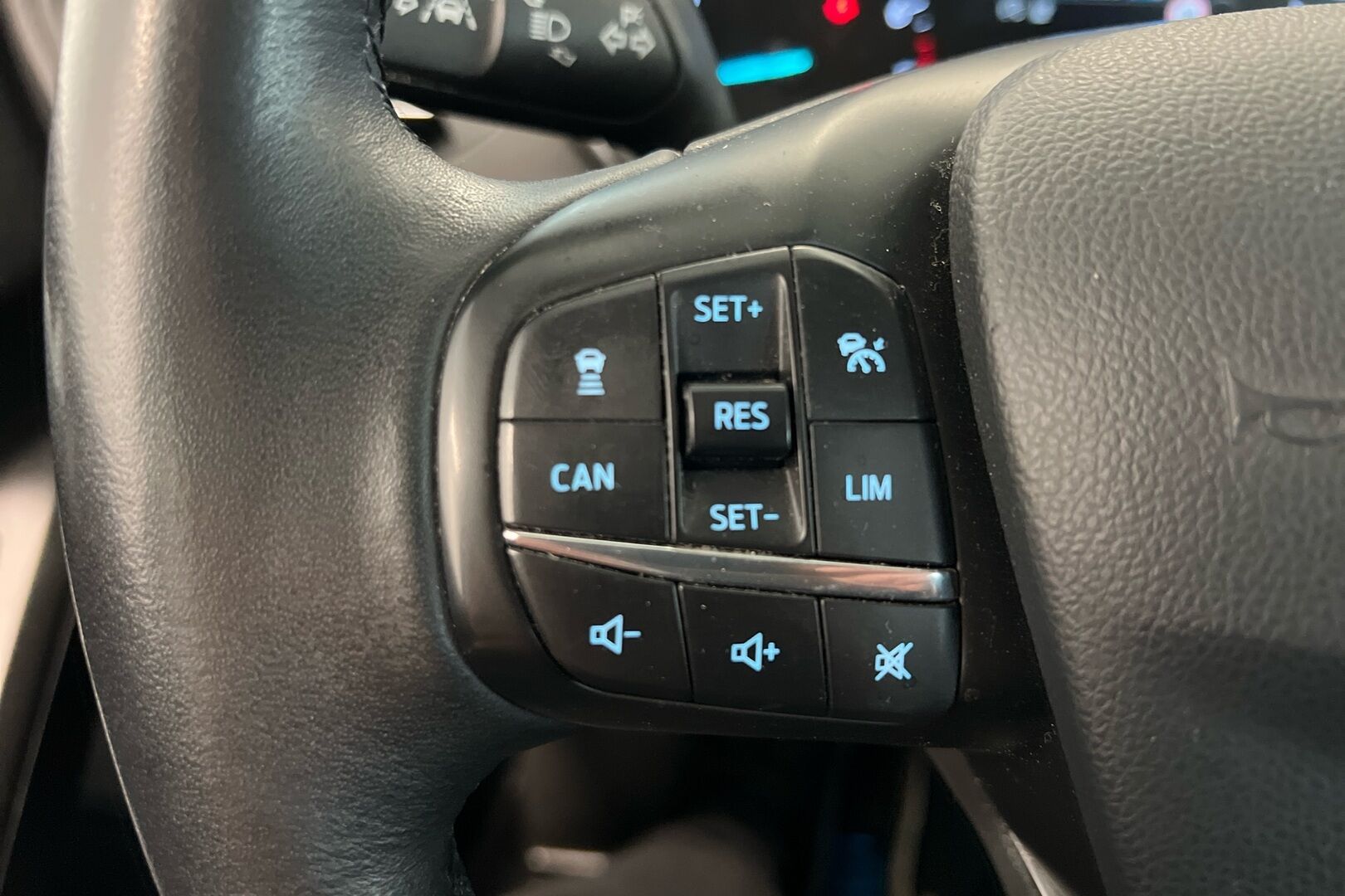 Ford Focus iso kuva 14