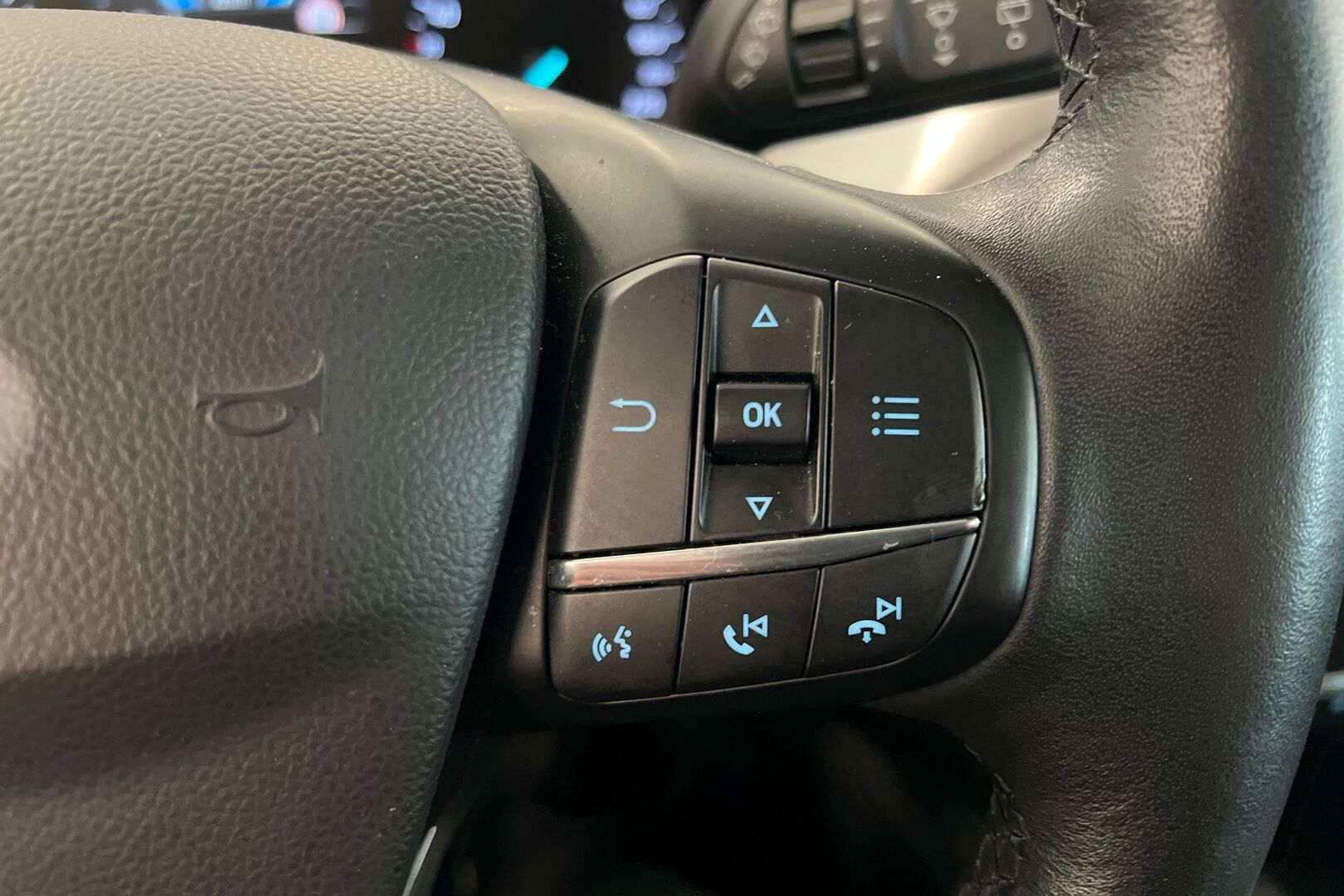 Ford Focus iso kuva 15