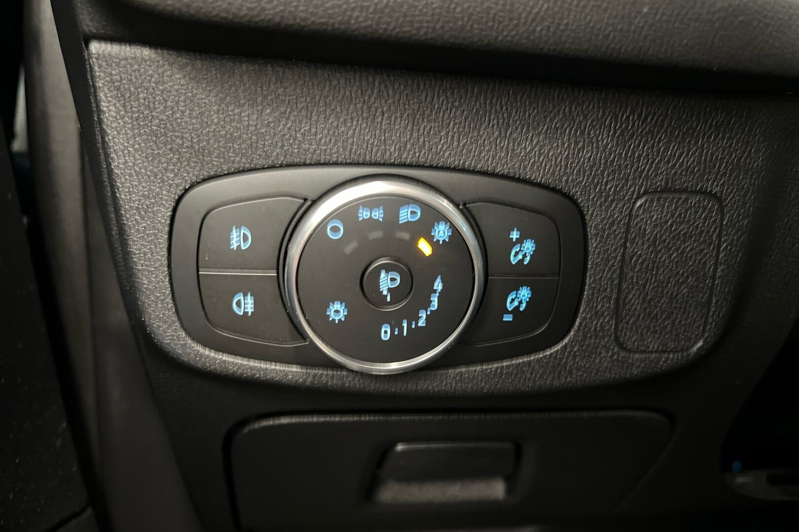Ford Focus iso kuva 16