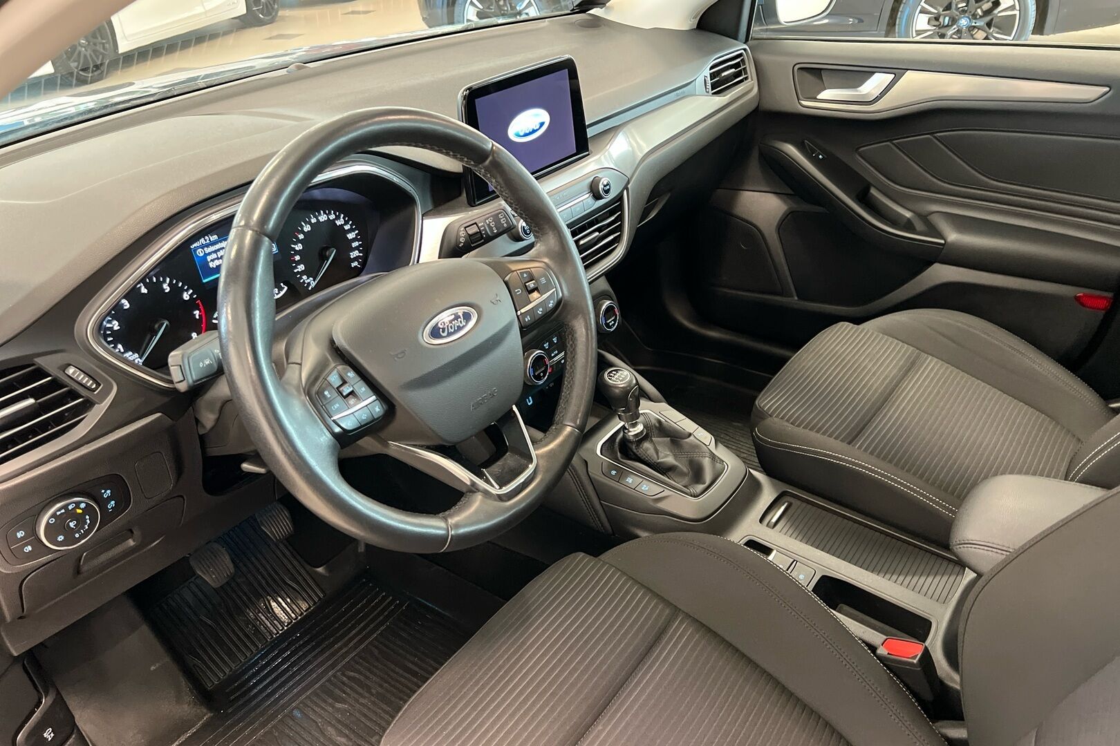 Ford Focus iso kuva 6