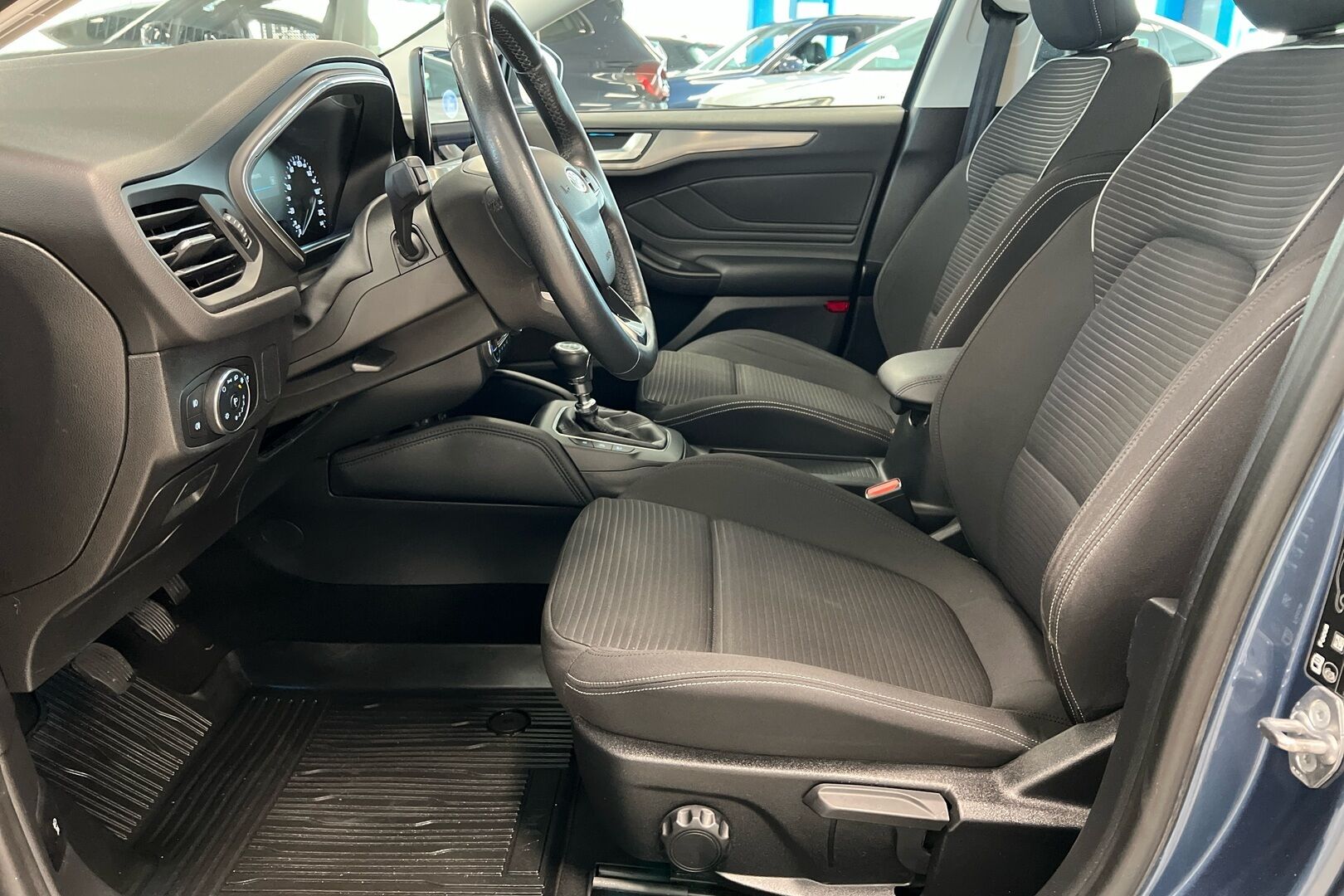 Ford Focus iso kuva 7