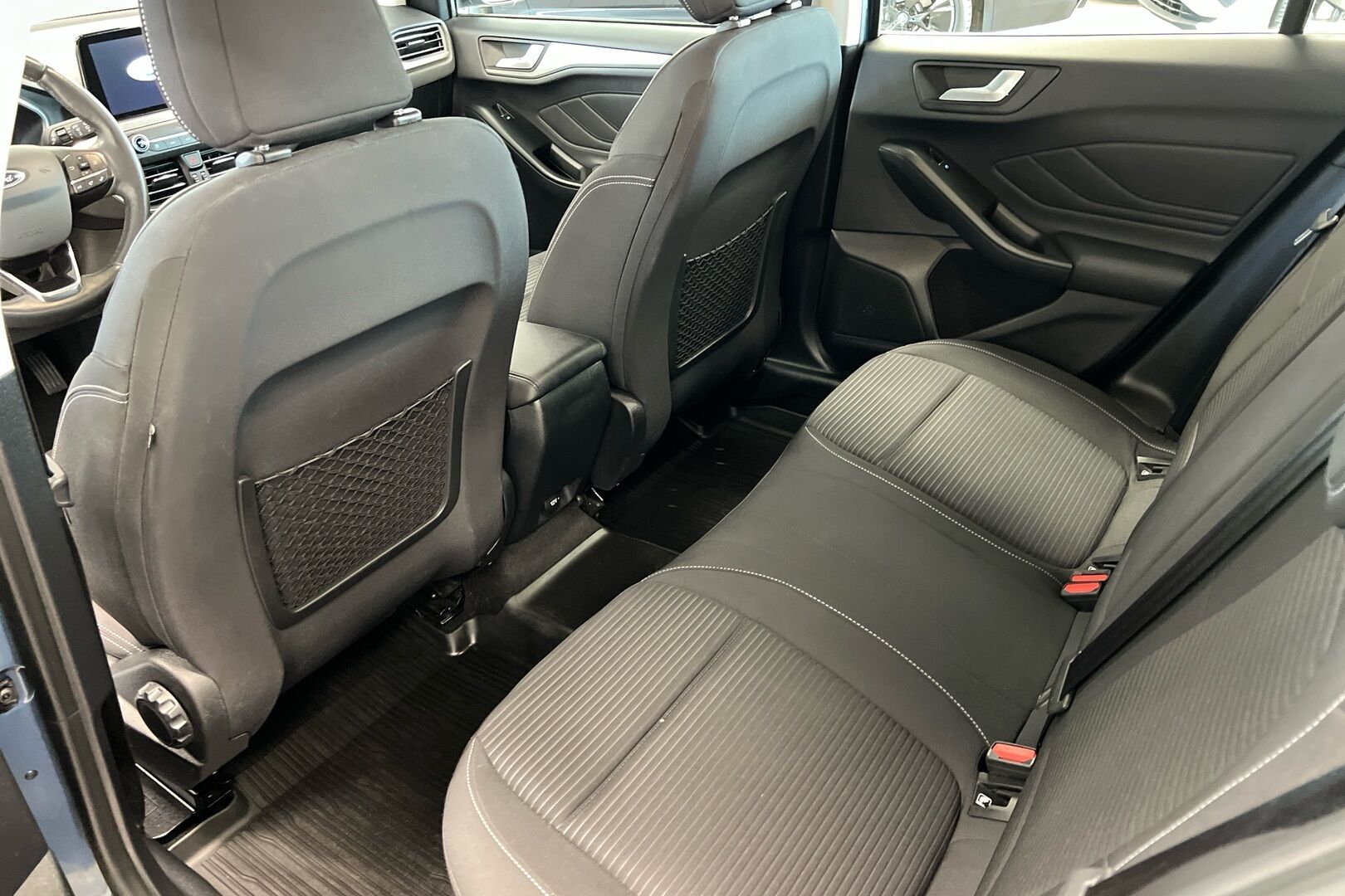 Ford Focus iso kuva 8