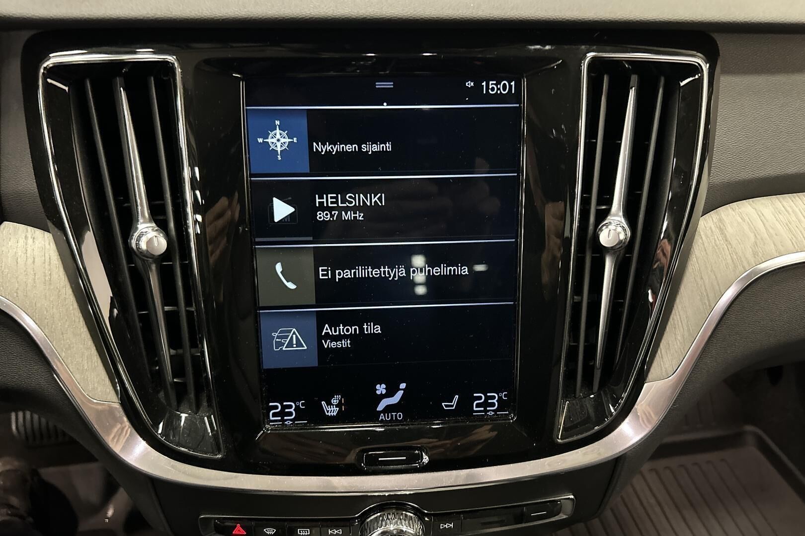 Volvo S60 iso kuva 15