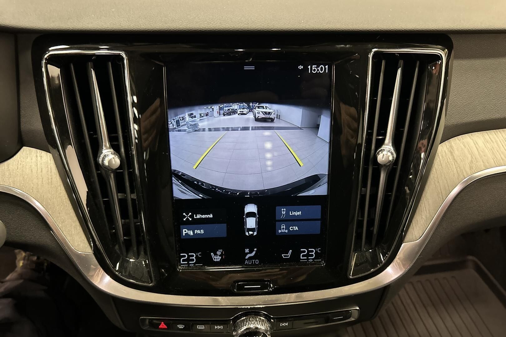 Volvo S60 iso kuva 16