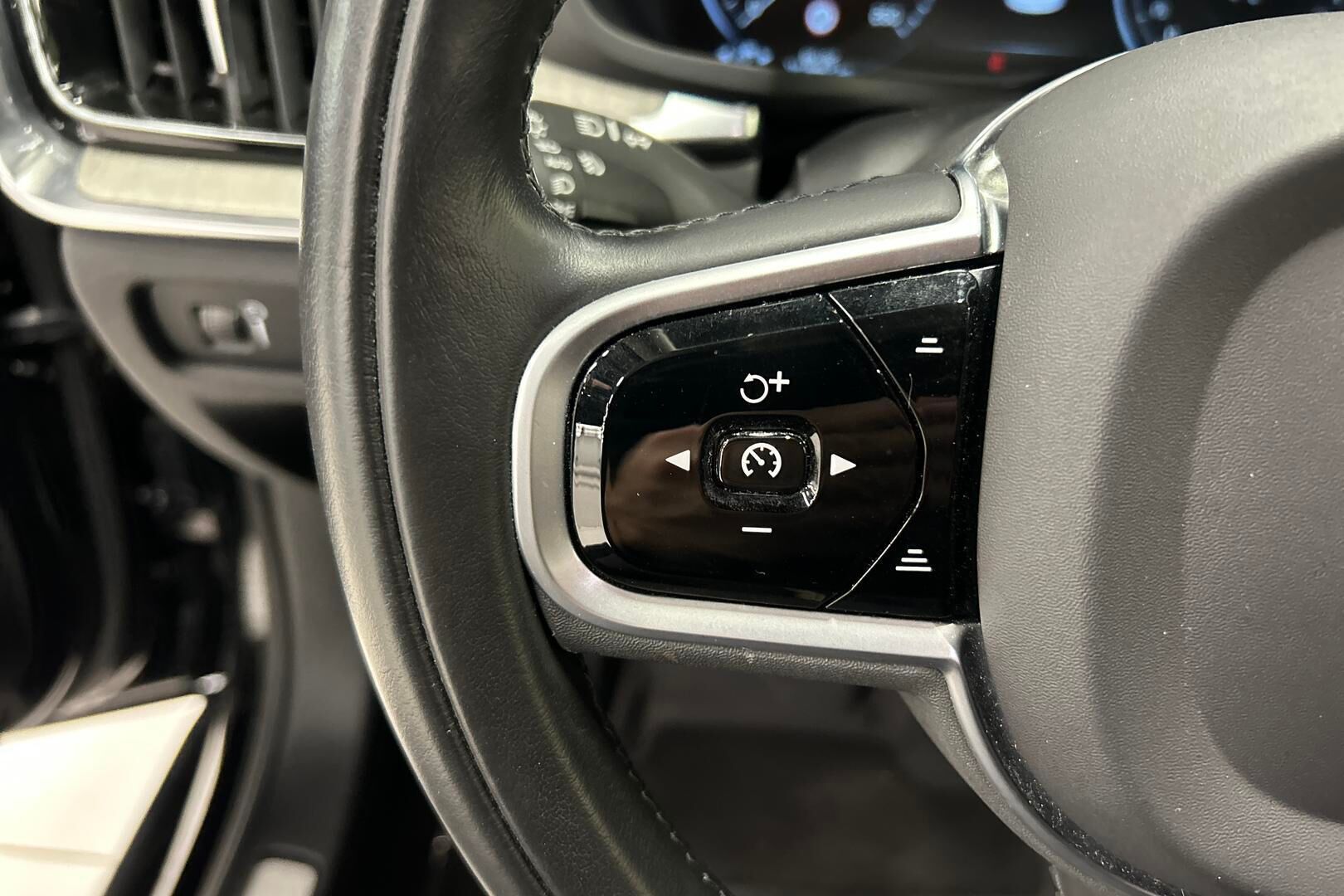 Volvo S60 iso kuva 20