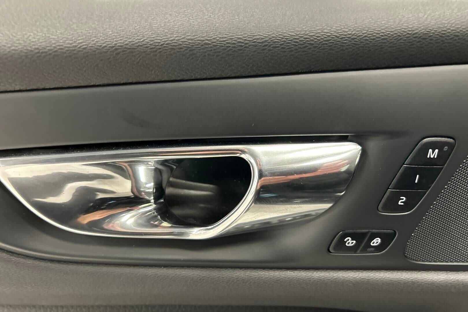 Volvo S60 iso kuva 23