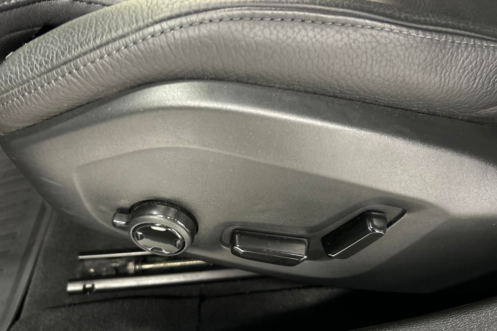 Volvo S60 iso kuva 24