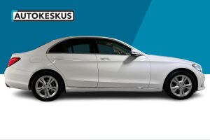 Mercedes-Benz C esikatselu 12