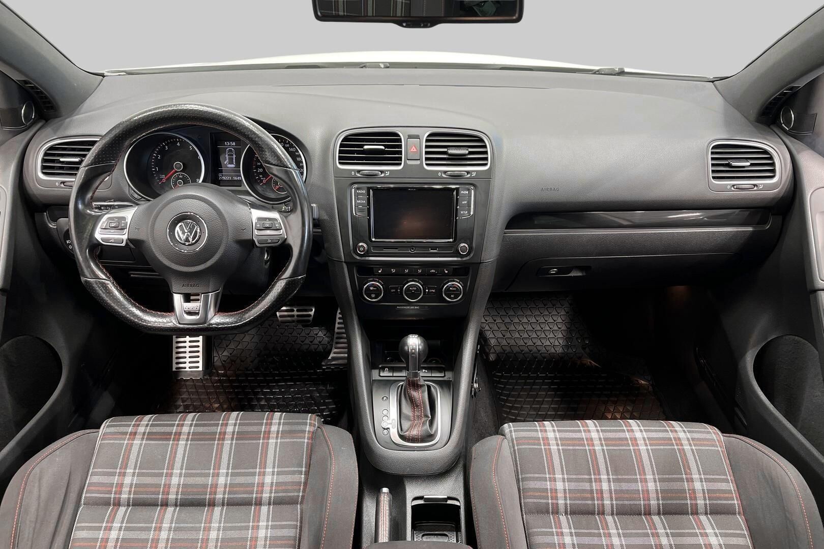 Volkswagen Golf iso kuva 11
