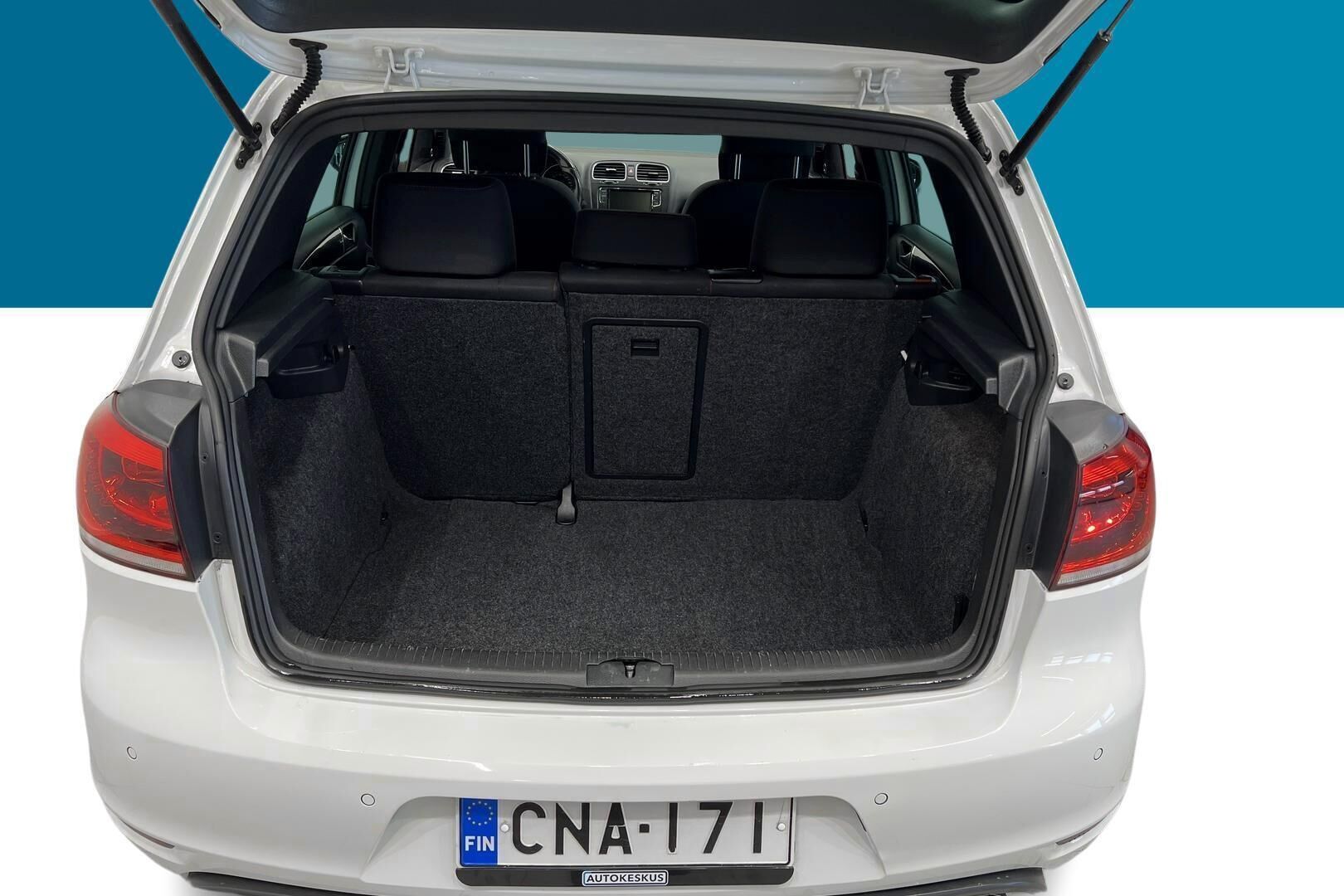 Volkswagen Golf iso kuva 12