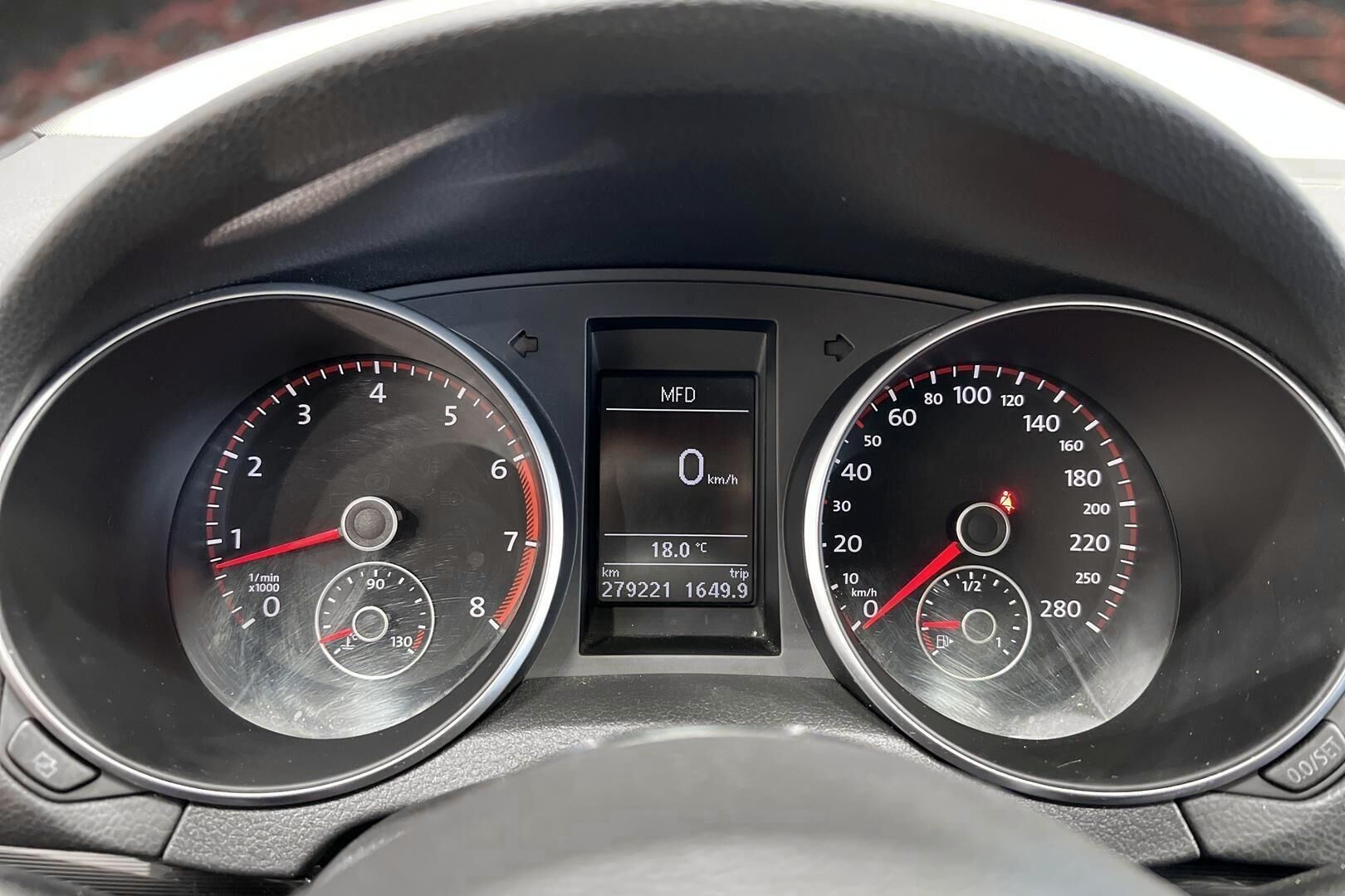 Volkswagen Golf iso kuva 14
