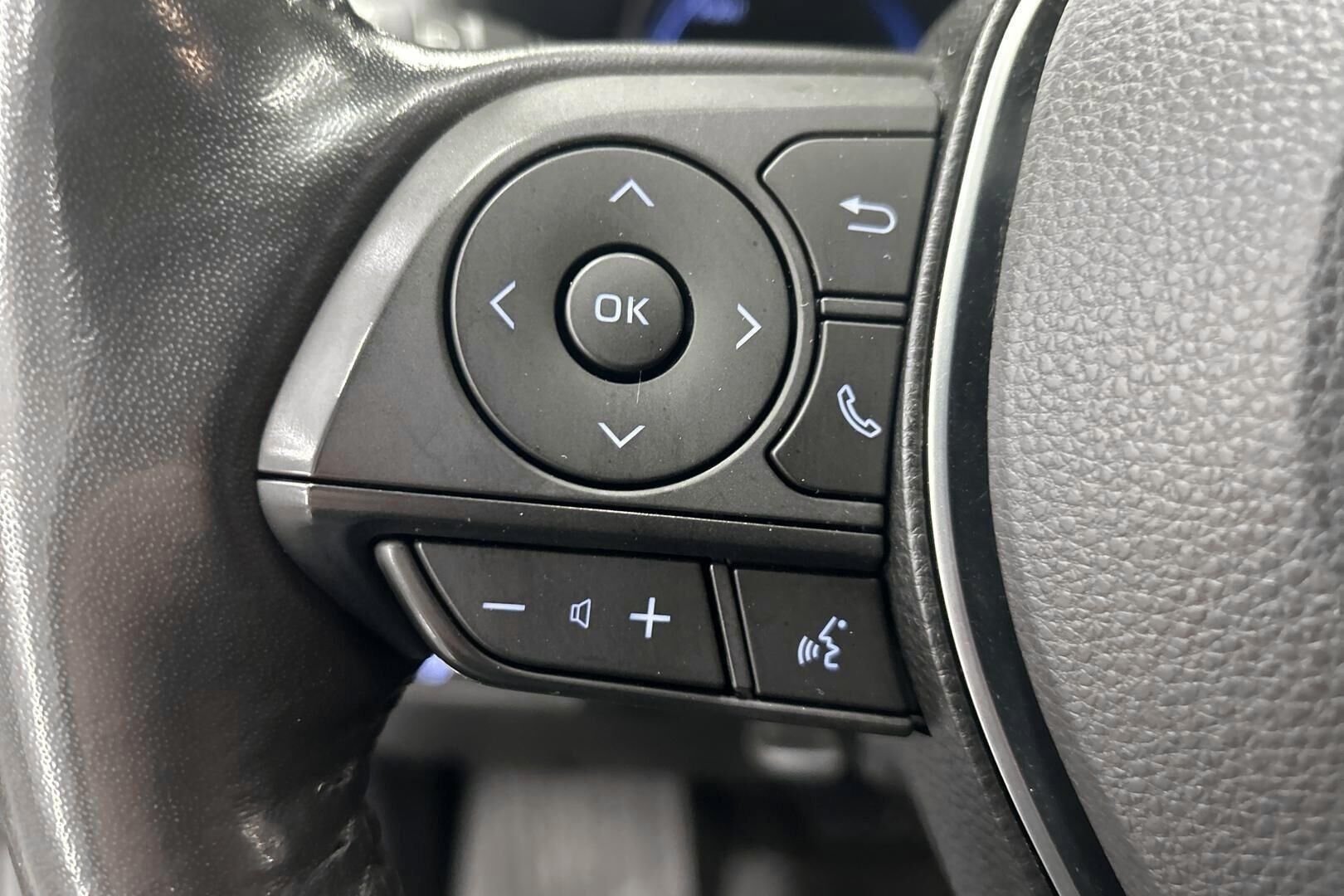 Toyota RAV4 iso kuva 15