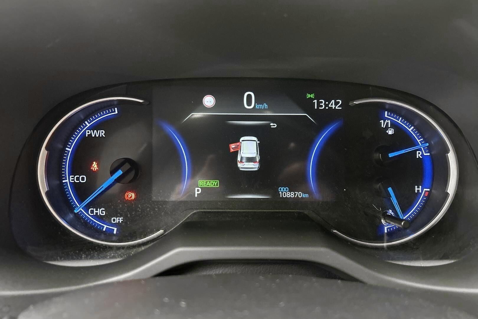 Toyota RAV4 iso kuva 16