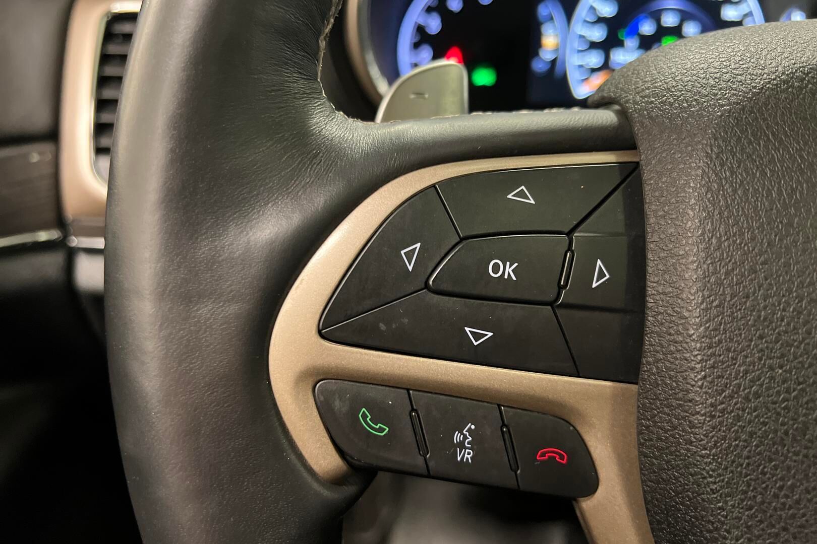 Jeep Grand Cherokee iso kuva 13