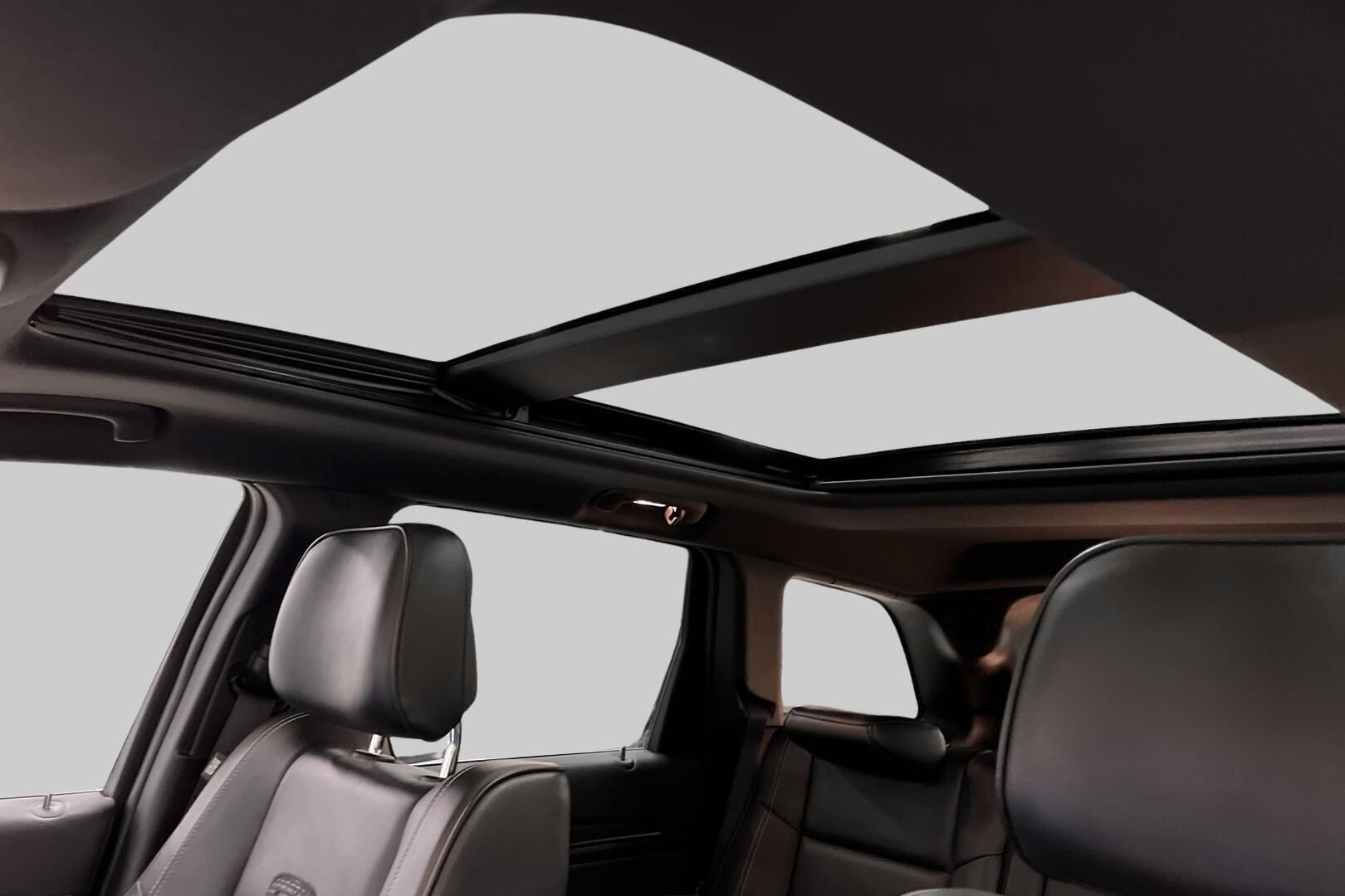 Jeep Grand Cherokee iso kuva 16