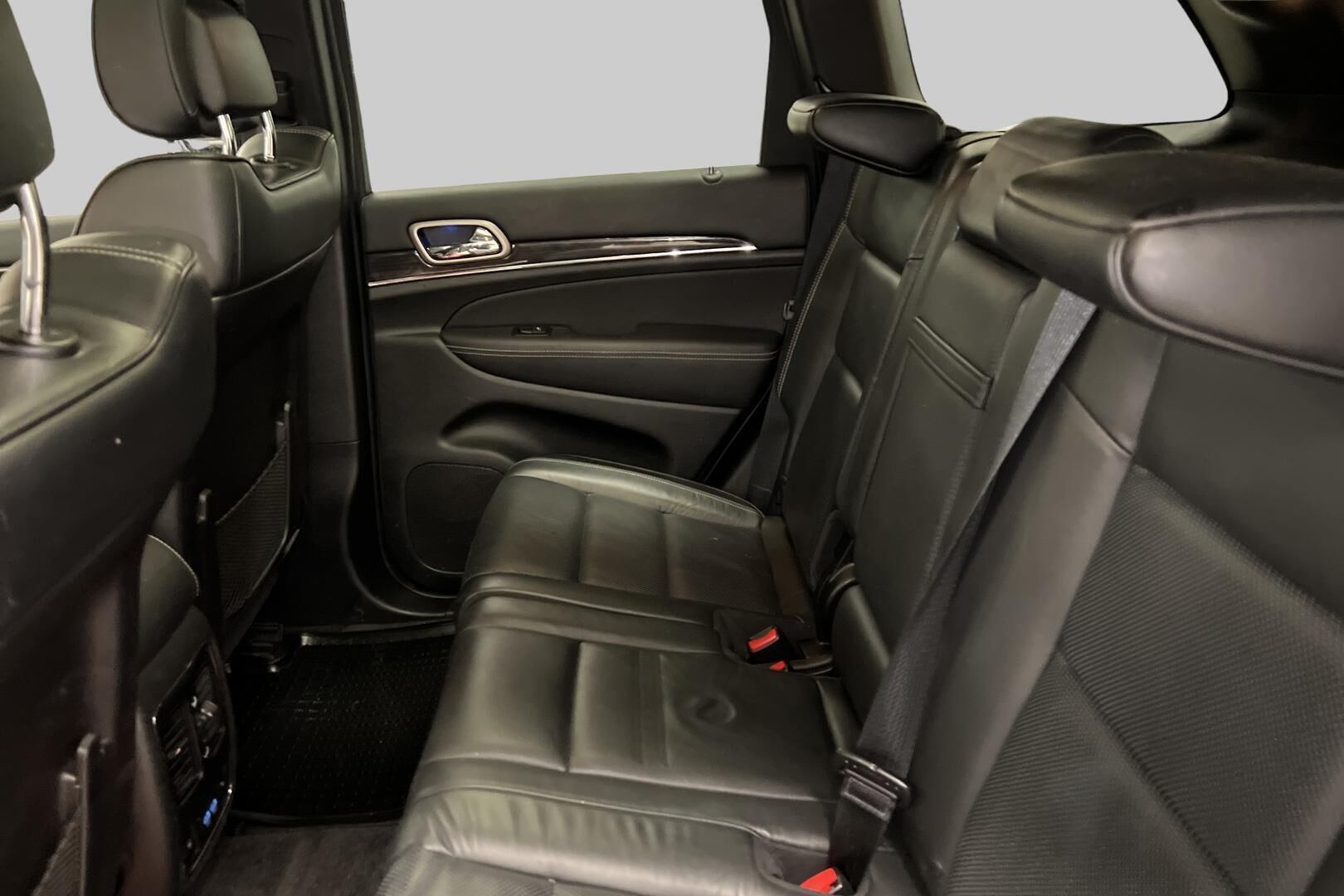 Jeep Grand Cherokee iso kuva 8